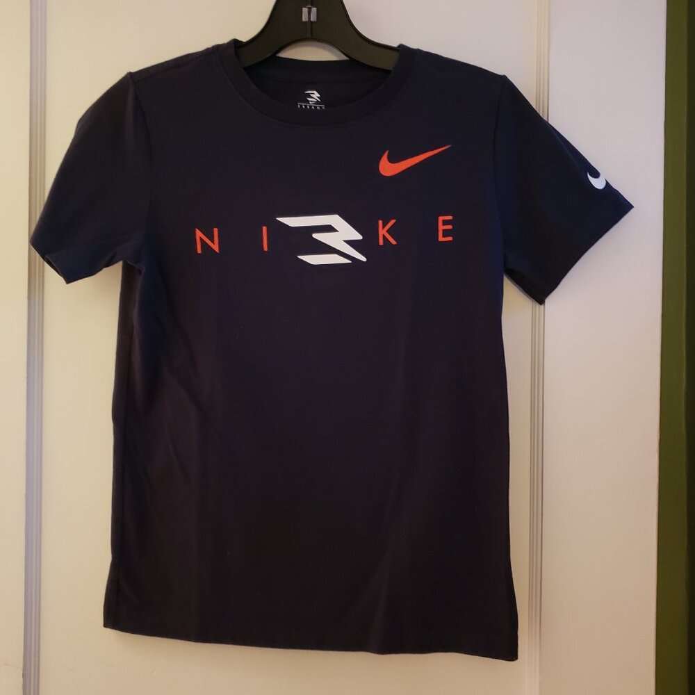 EUC youth Nike t-shirt medium
